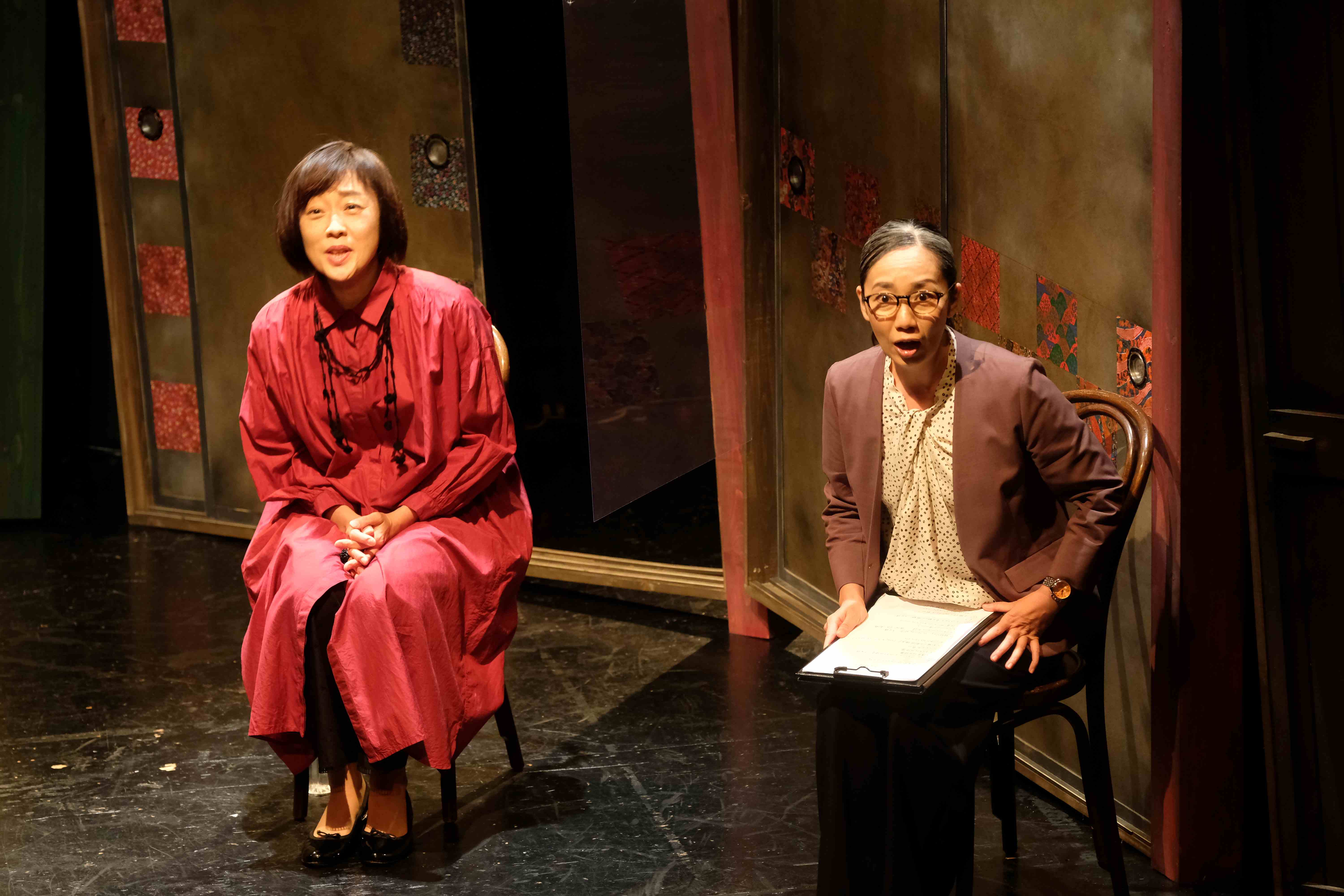 2021年「劇後鼎談」西田薫さん(左)、西田薫さん(右)  撮影:高橋克己