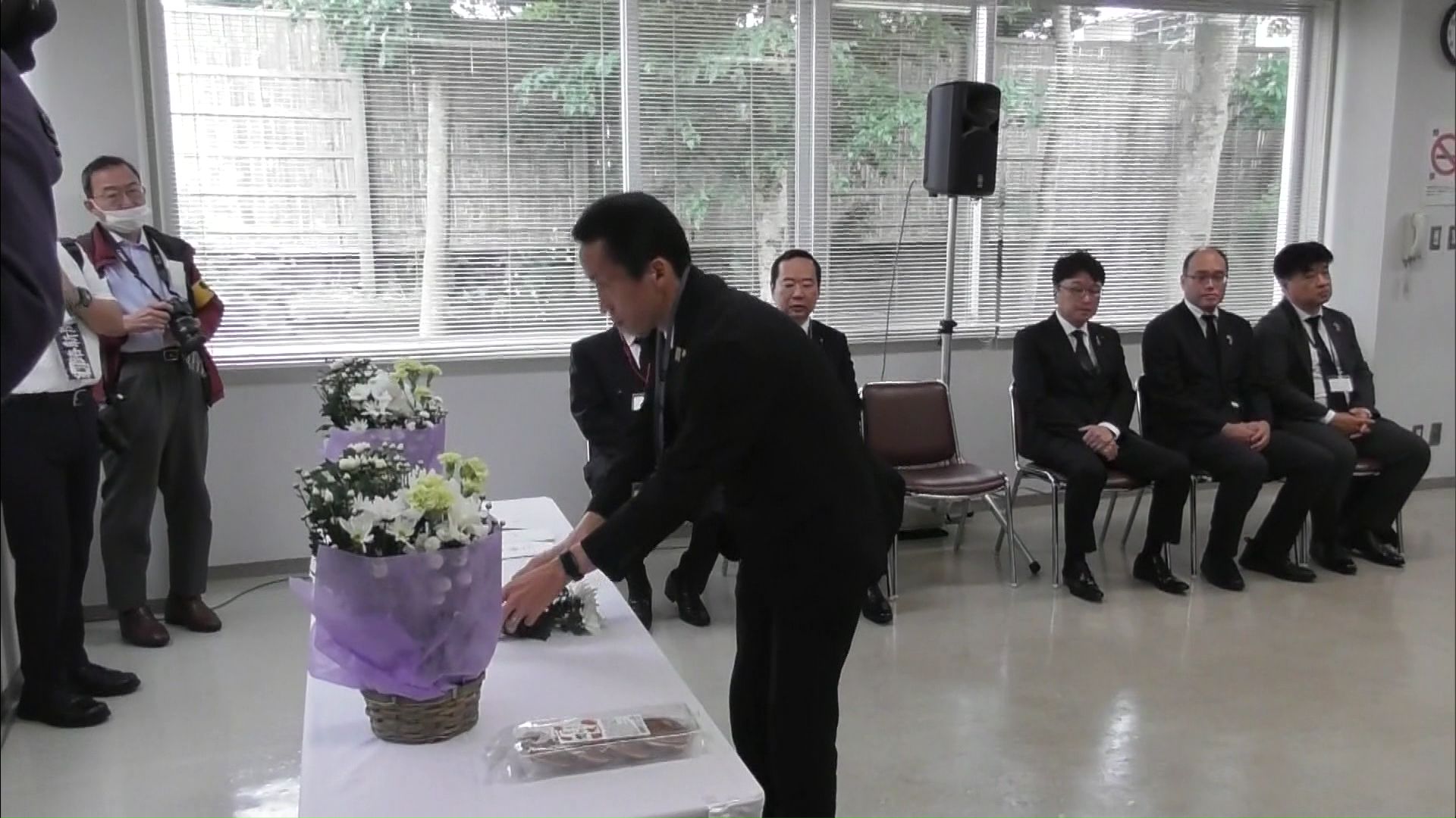 急遽、市内の会館で執り行われた北方領土の元島民による慰霊式