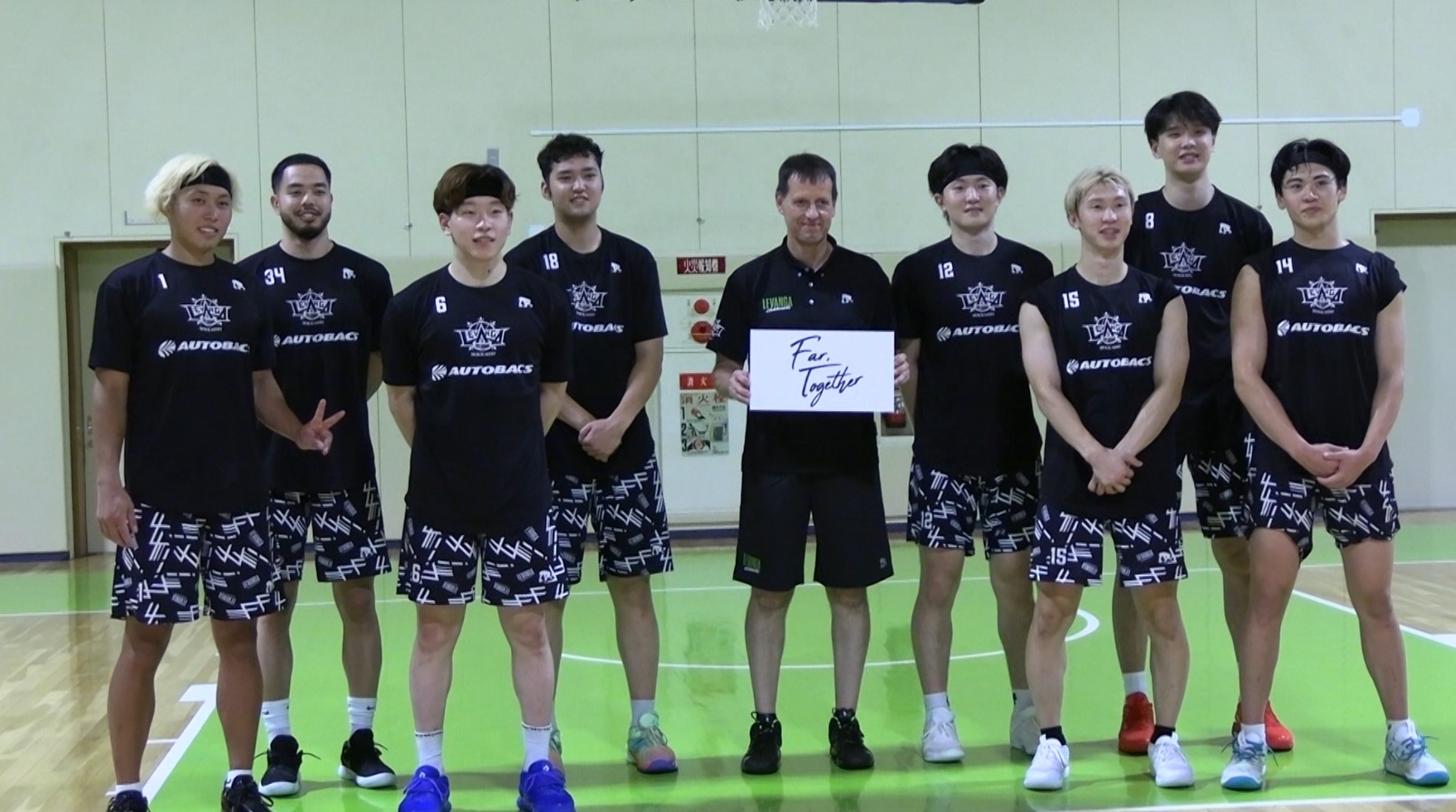 今季チーム初練習を終え今季のスローガンを発表したレバンガ北海道