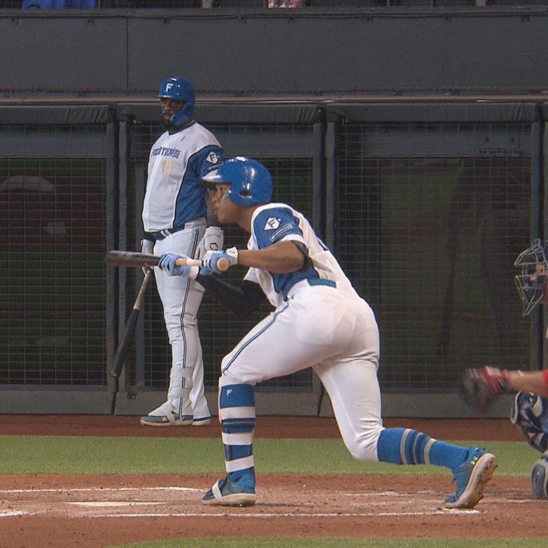 2ランスクイズを決めた万波中正選手