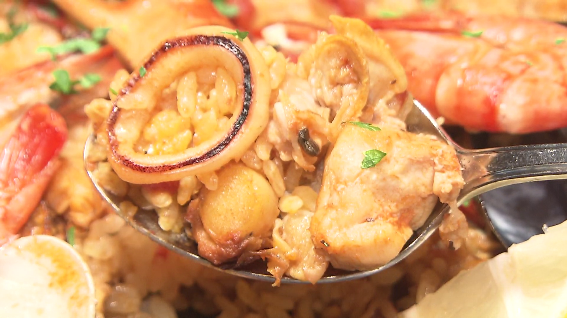 海産物の旨味がしみ込んだパエリア