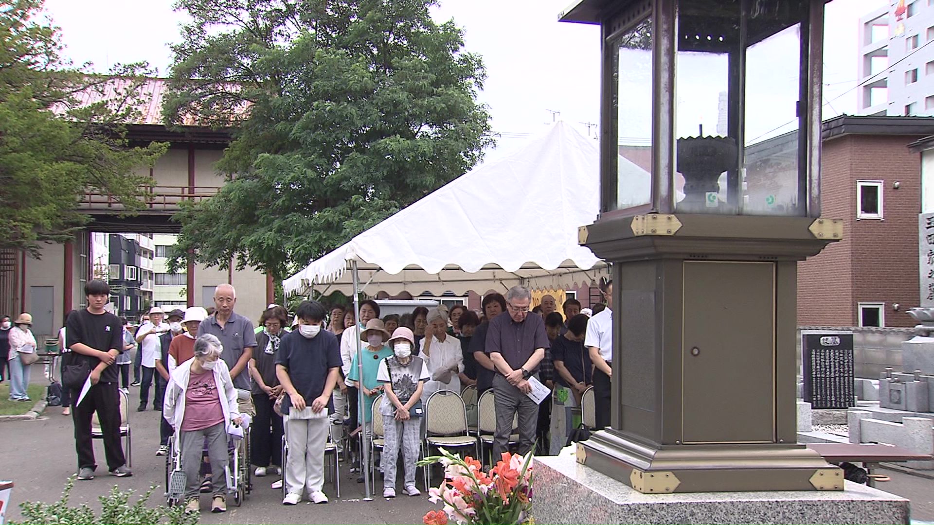 各地で黙とうが捧げられた