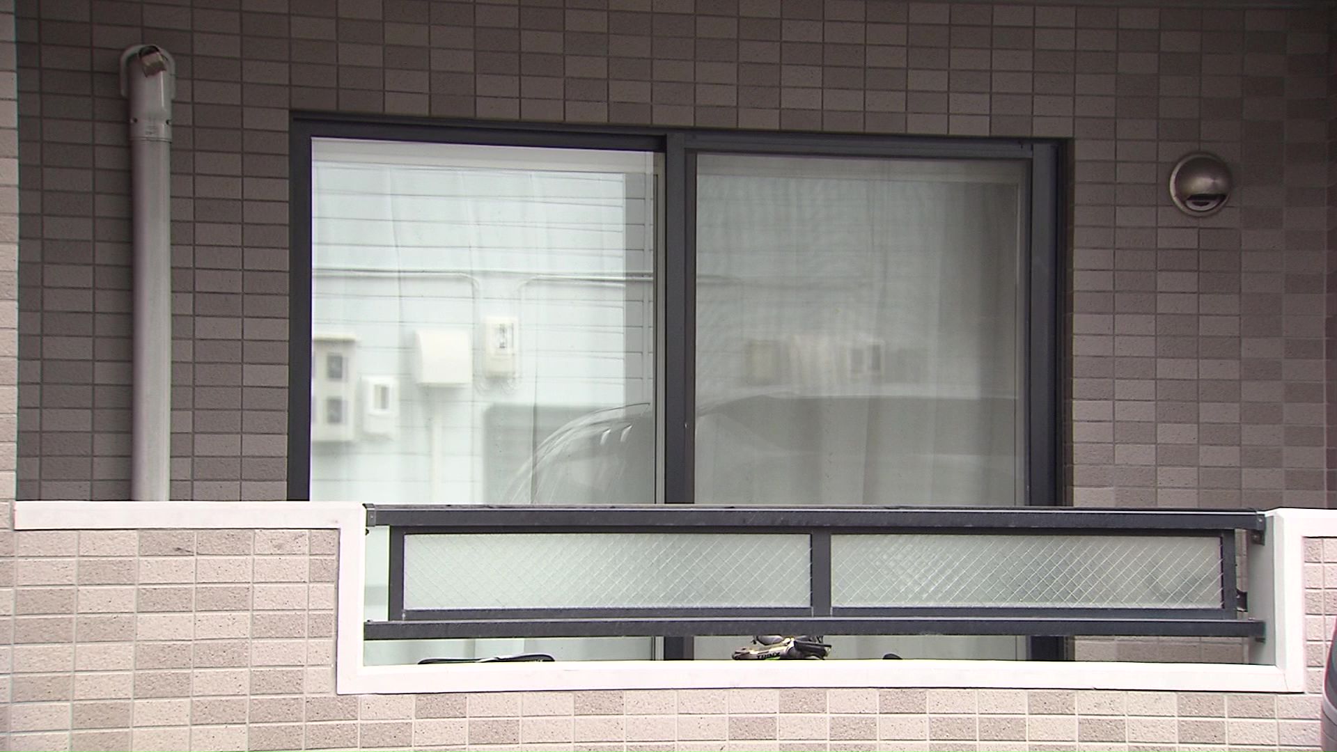 保護責任者遺棄の疑いで両親逮捕