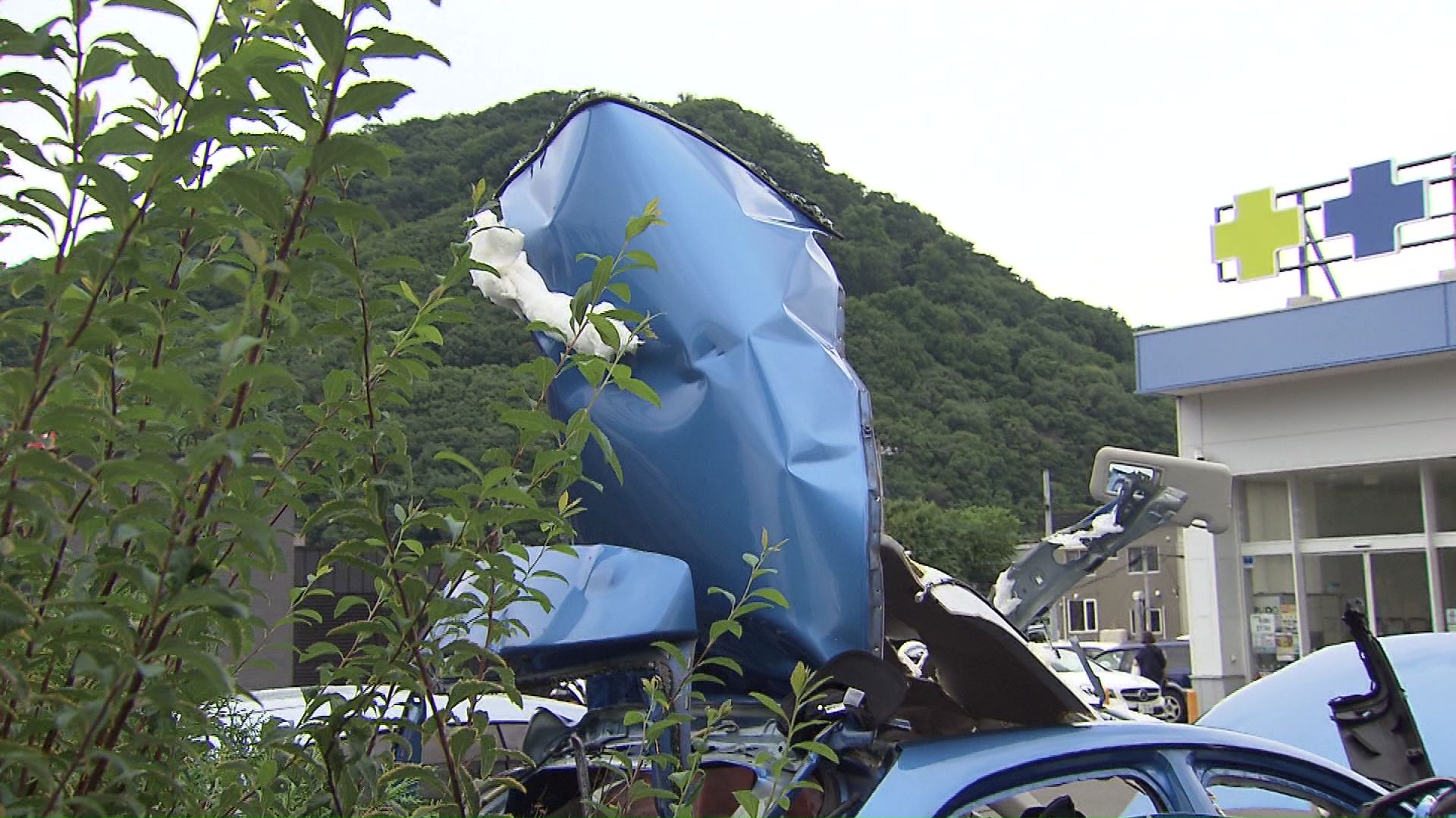 駐車場に止められていた乗用車が爆発