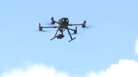 上空からドローンで監視