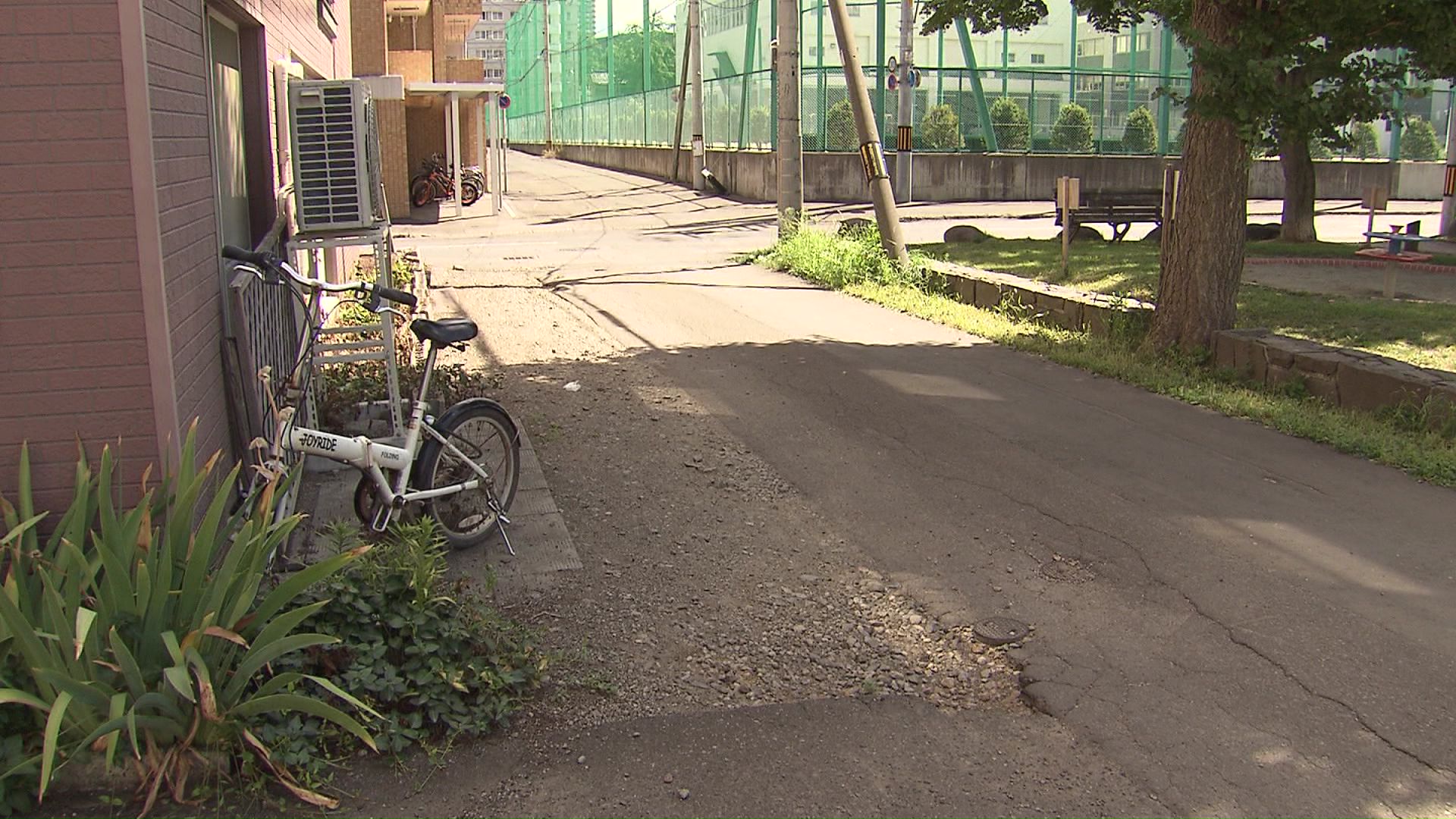 公園や住宅などがある現場付近(札幌中央区南12条西8丁目の路上)