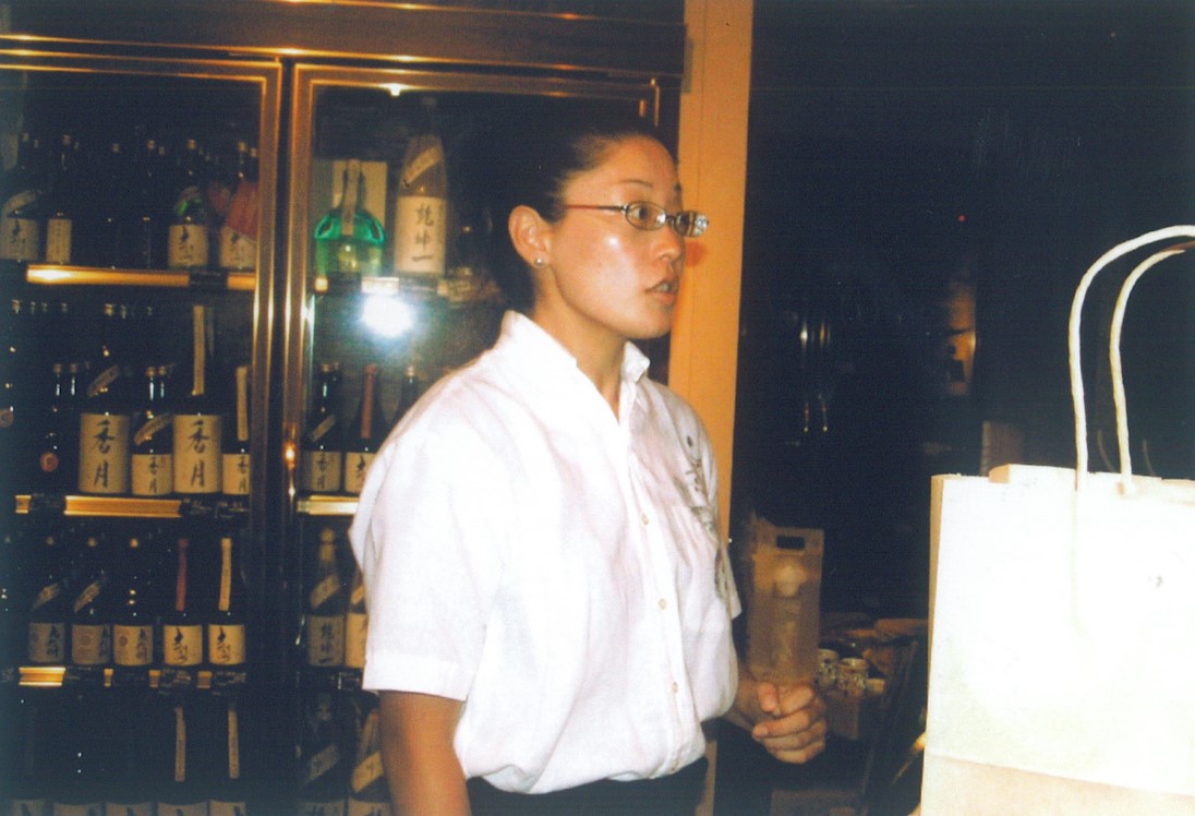 日本酒をもっと知ってもらうため「酒屋&BAR 観月蔵」を2006年にオープン
