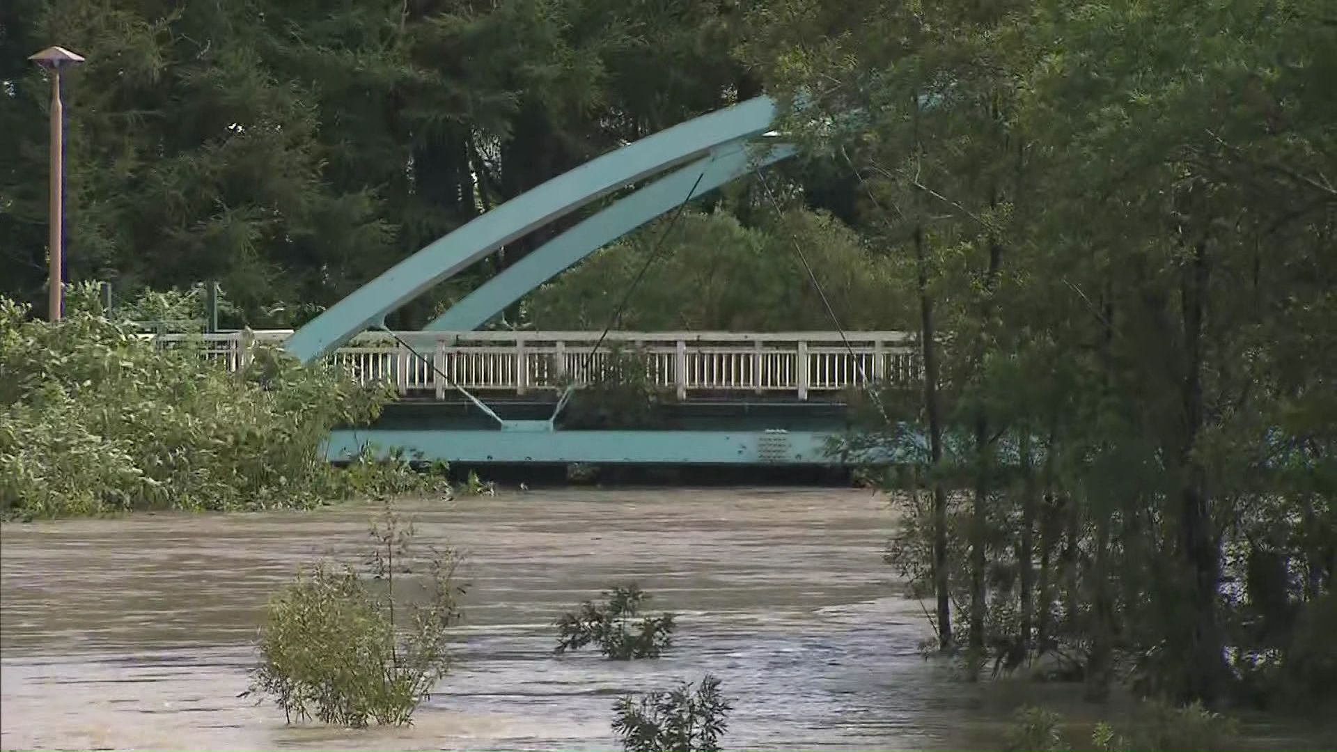 増水した川(豊富町)