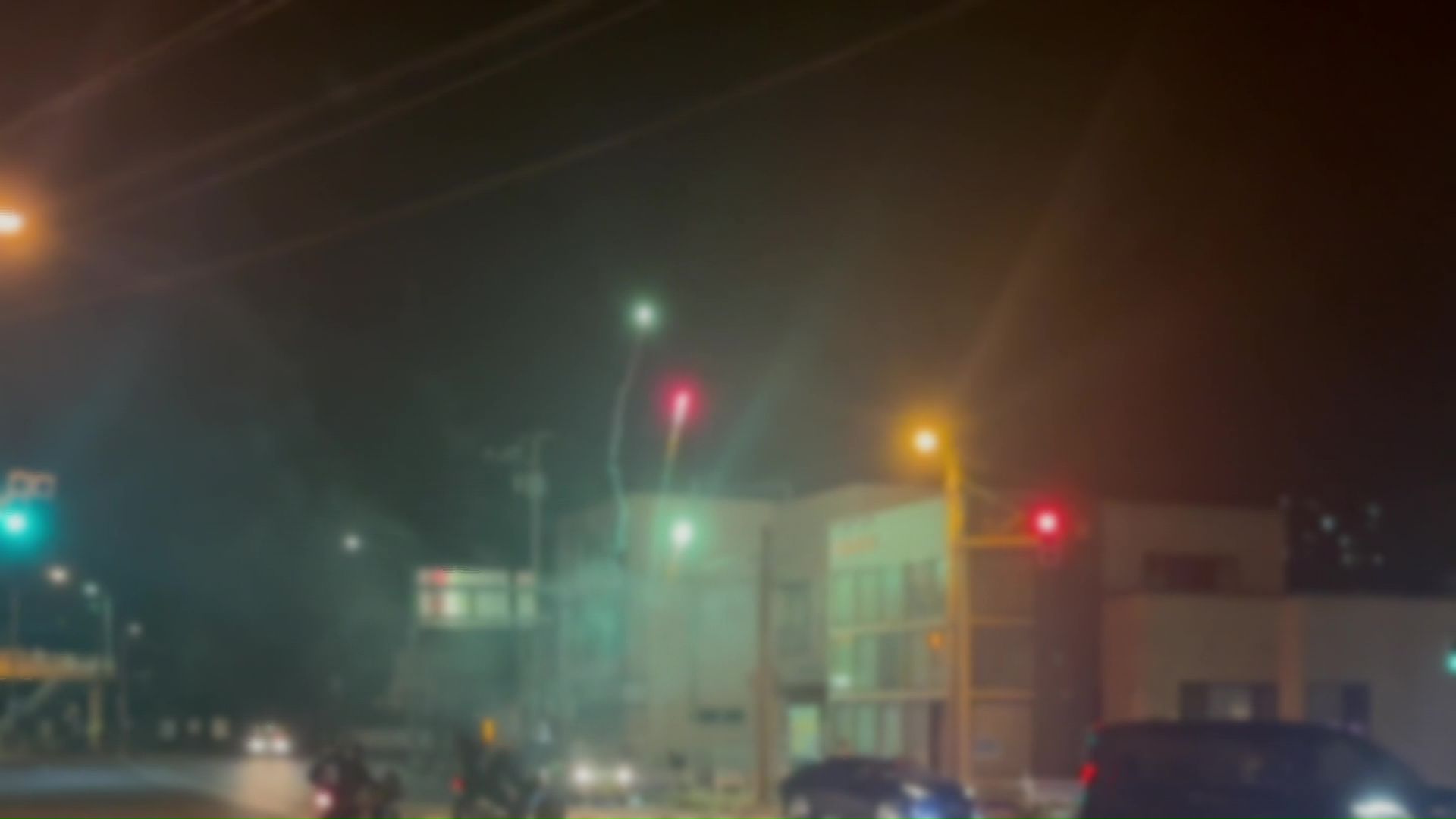 花火を打ち上げる様子も(提供:視聴者)