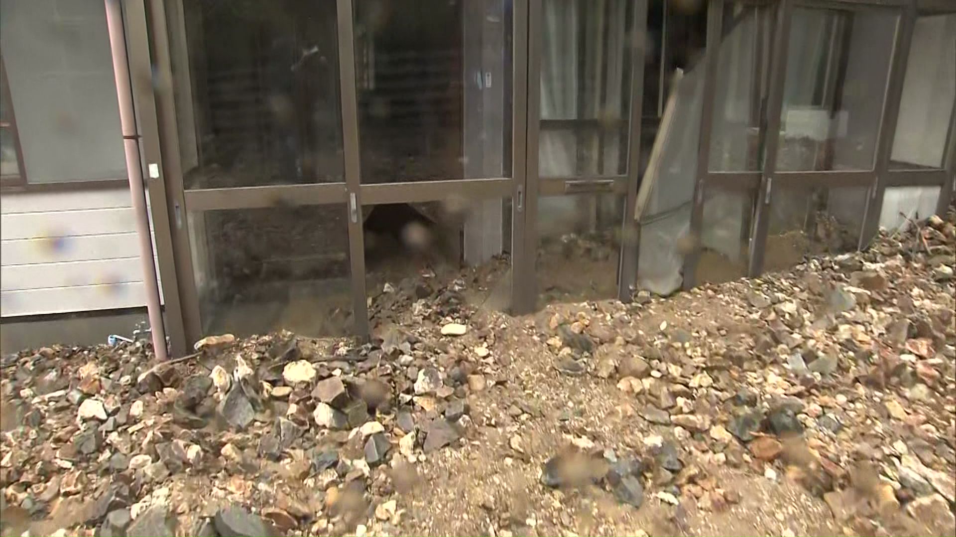 土砂は住宅の中まで