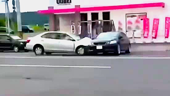 事故の瞬間(撮影:視聴者)