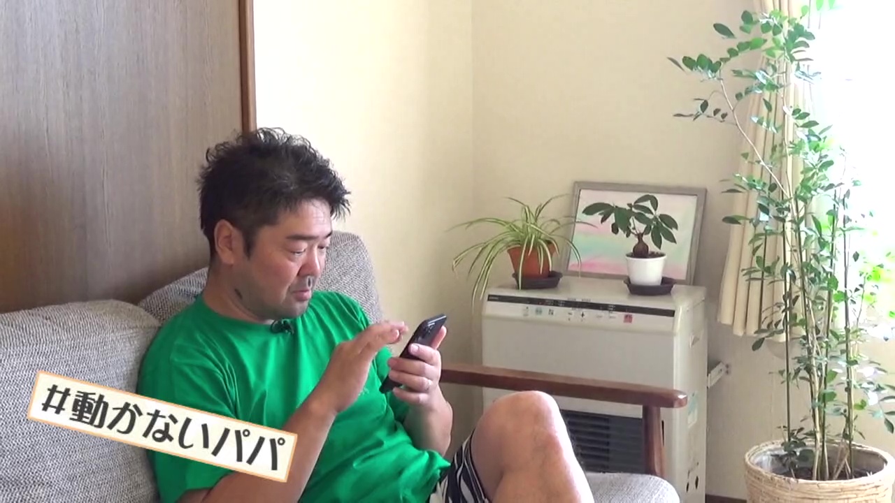 朝食後はソファーでひと休憩