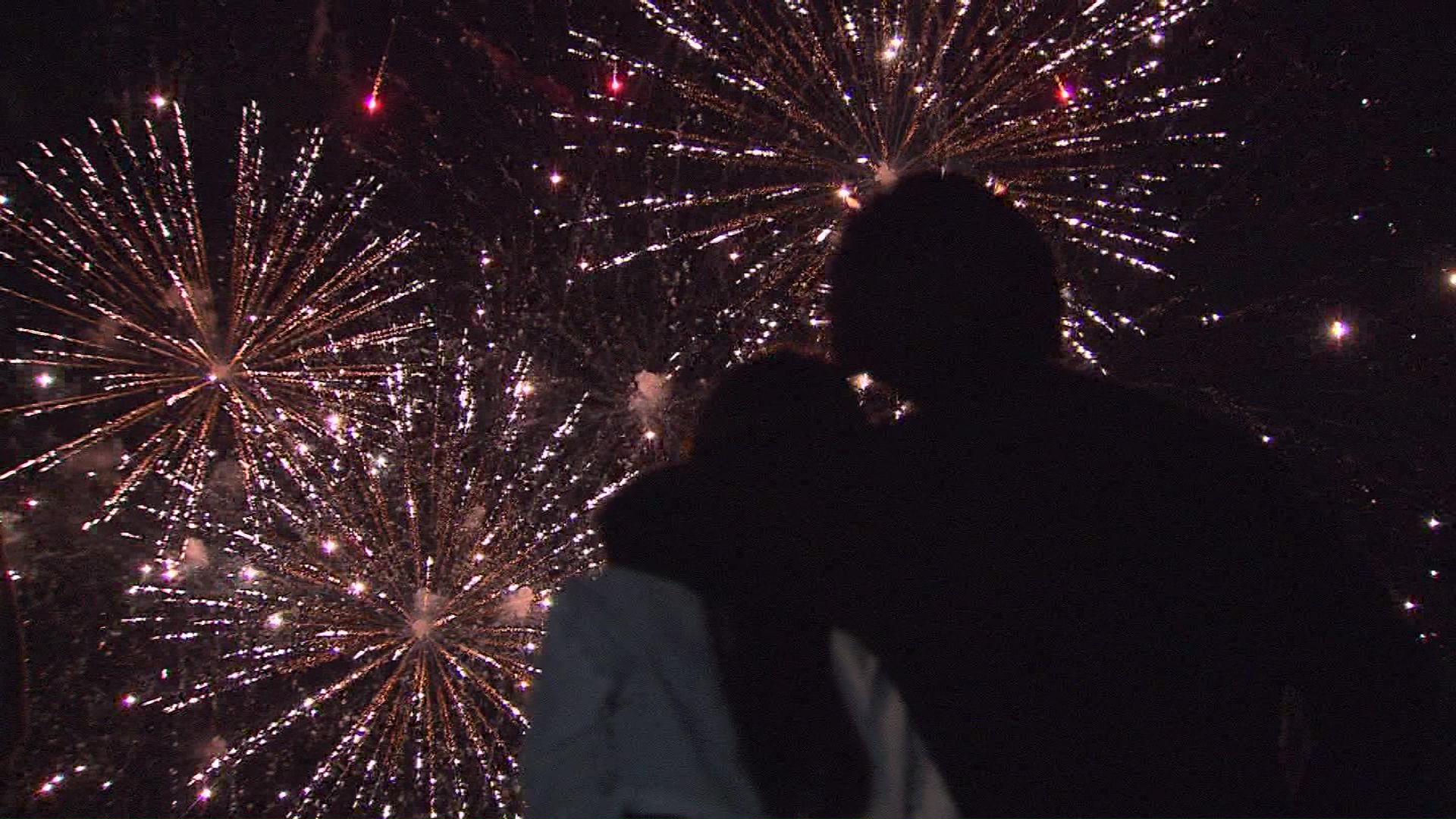 3万5千発の花火が室蘭の夜空に