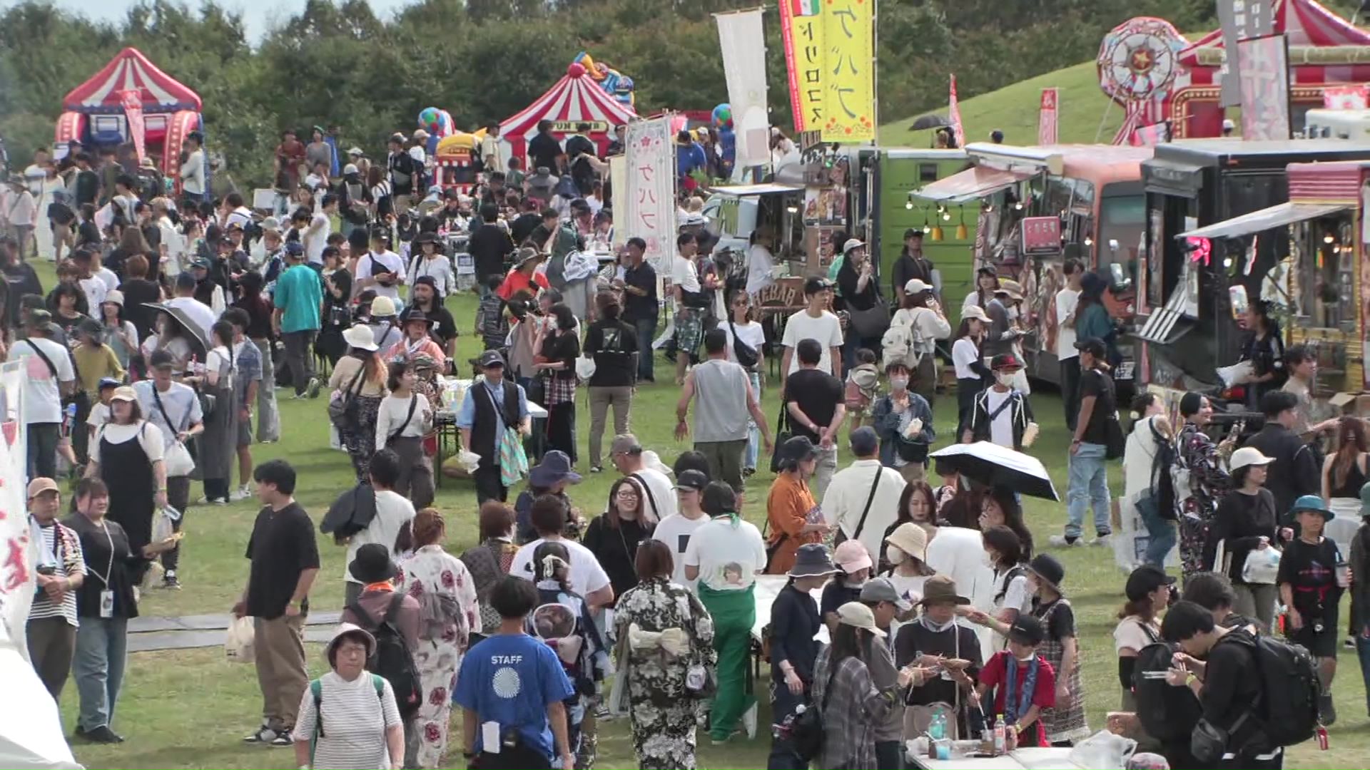 ステージライブや飲食屋台も