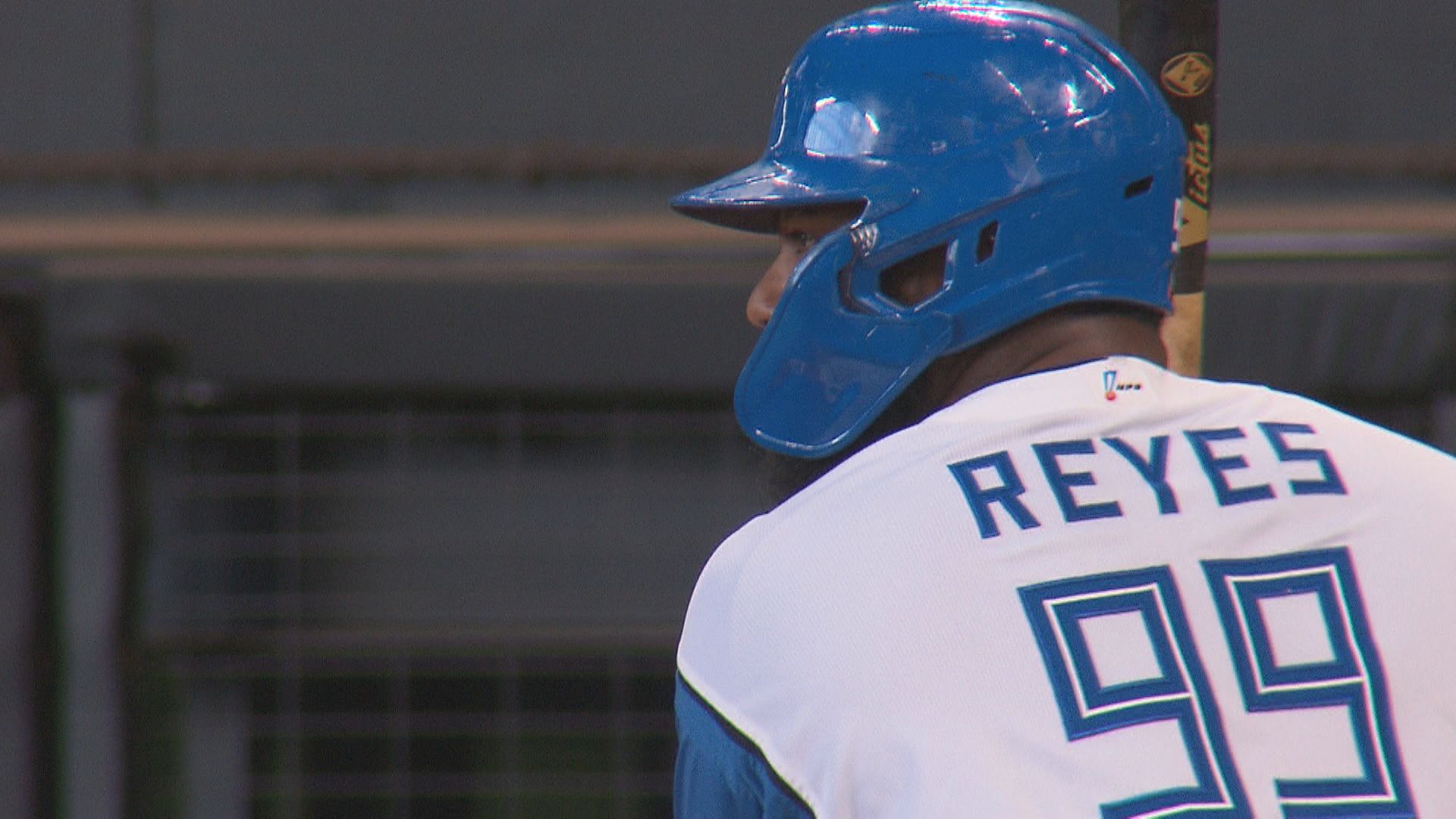 6回の打席に入るレイエス選手