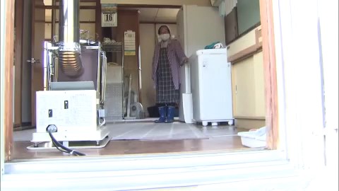 クマがガラスを破り押し入った現場(16日)