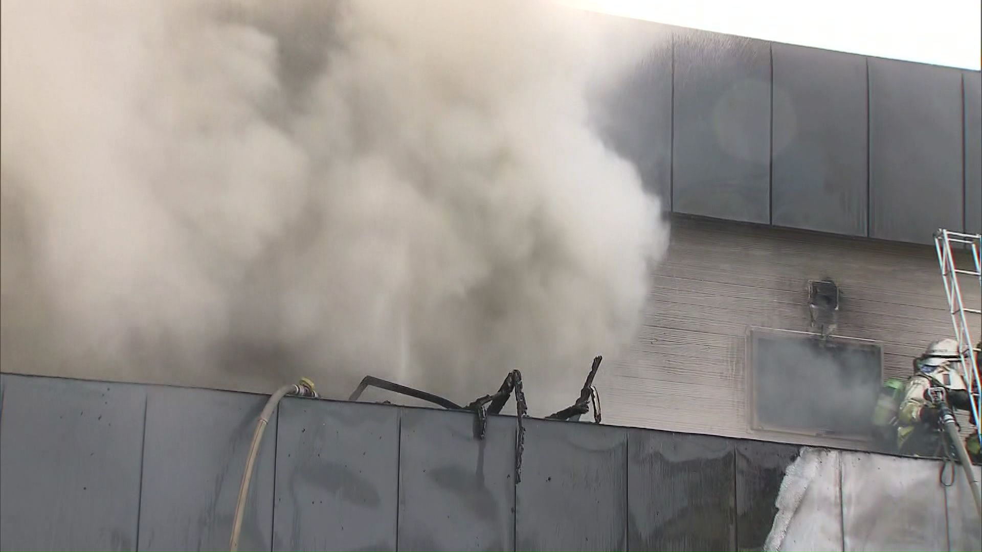 火事で上がる煙