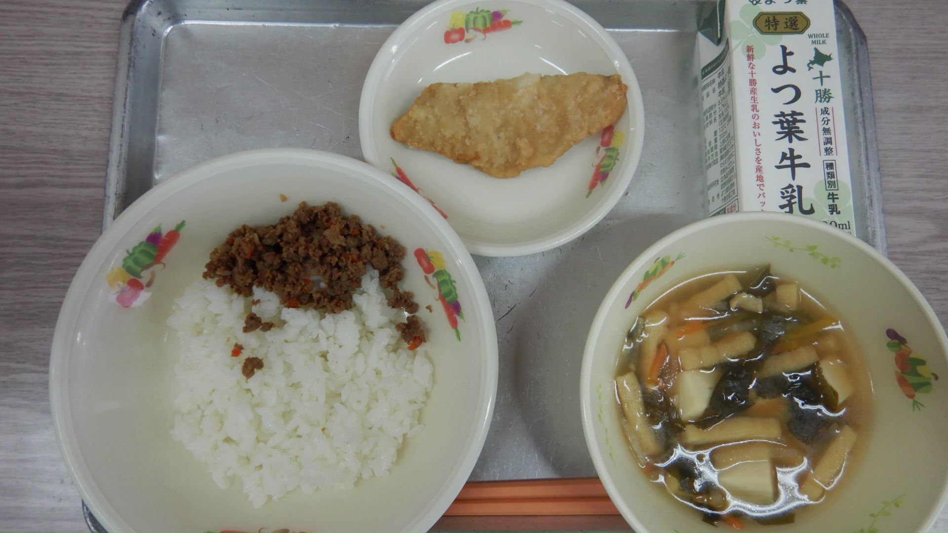 給食で提供されたクジラの中華そぼろ