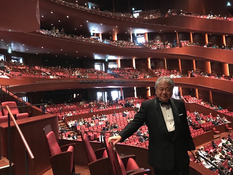 文化芸術活動にも力を注いだ上田市長(遺族提供)