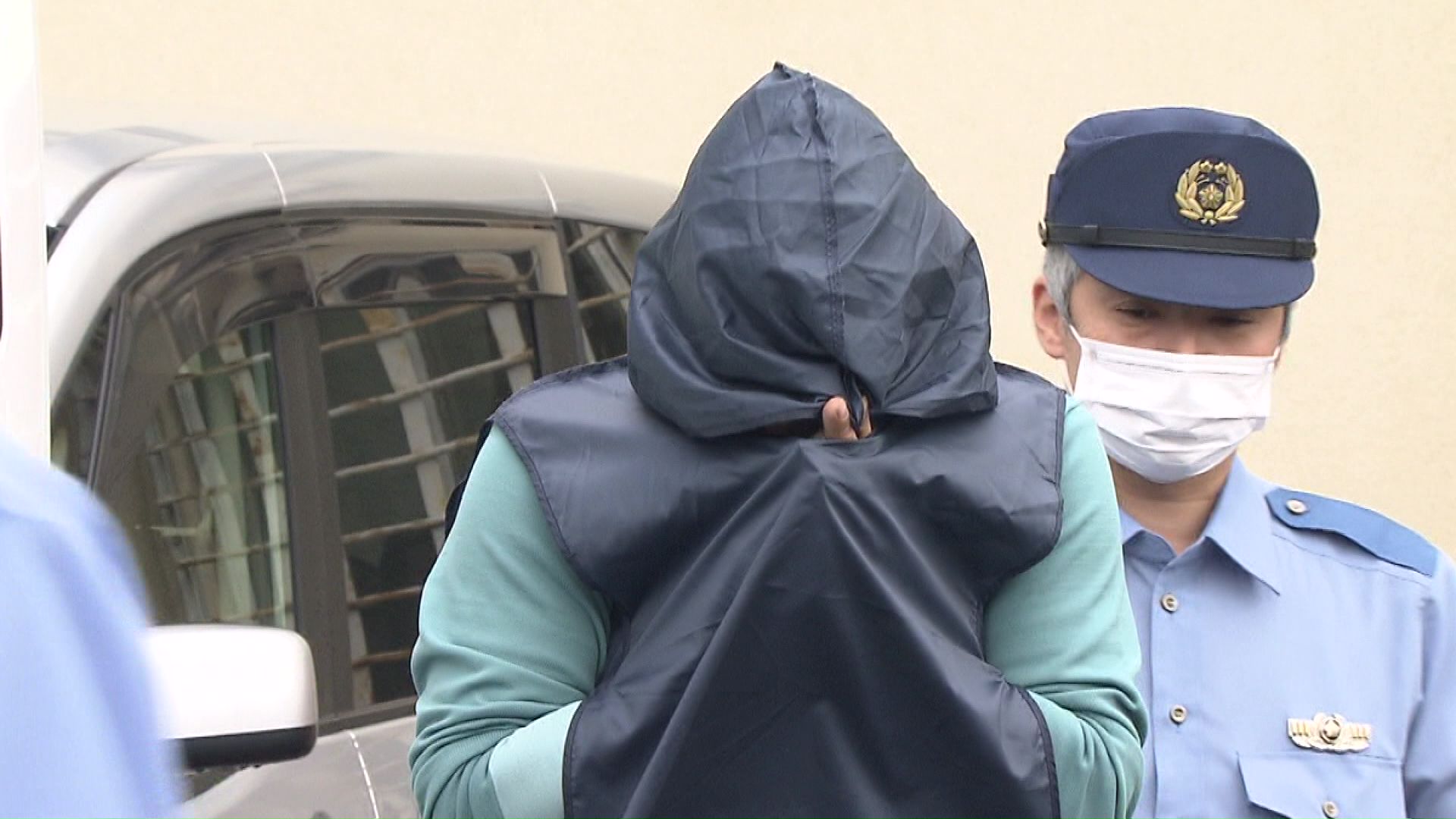 送検される梅津悠希容疑者（札幌白石署・9月）