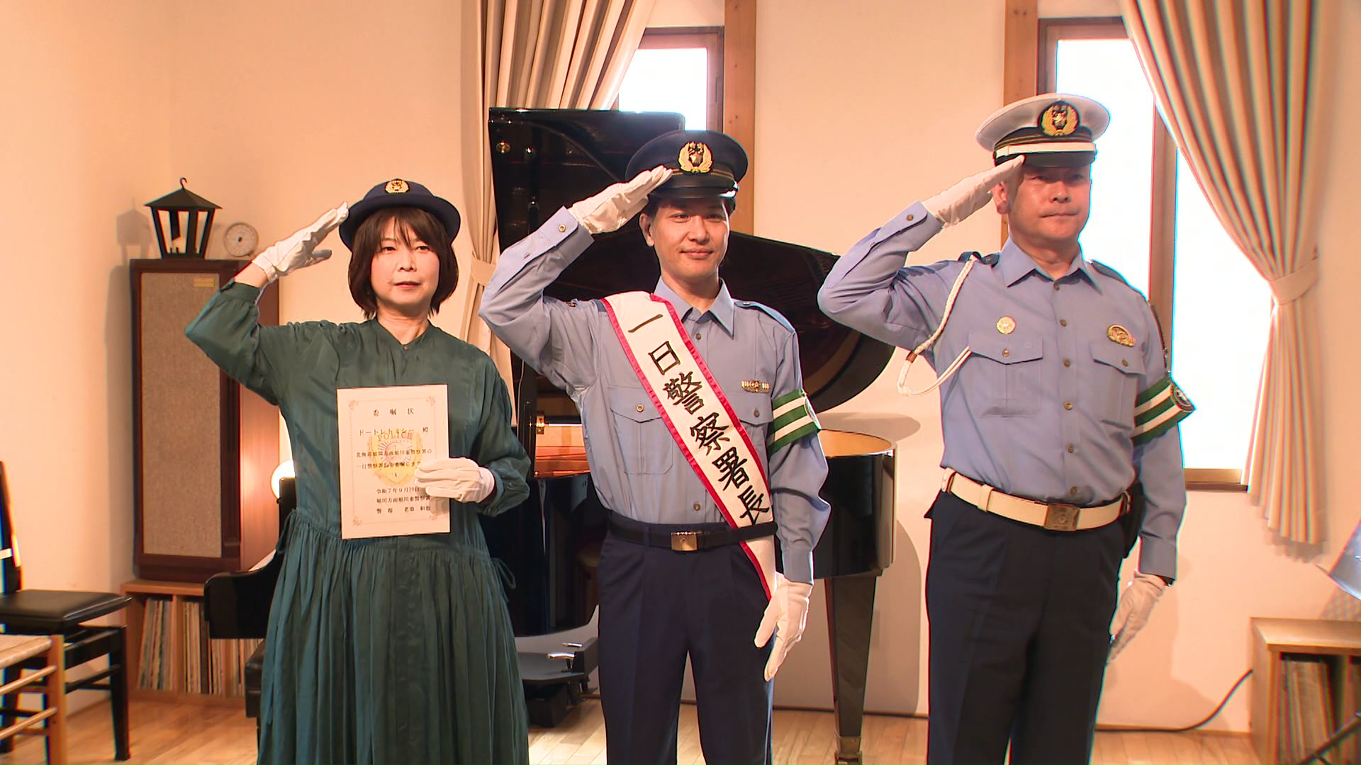 アーティスト「ドートレトミシー」(写真左と中央の2人)