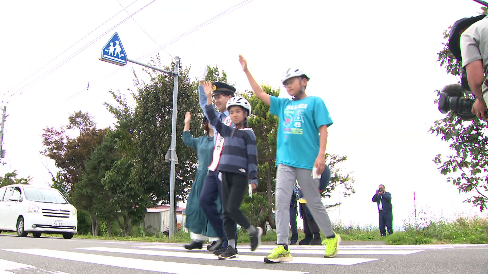 子どもたちに「ハンドサインでストップ運動」を大切さを教える