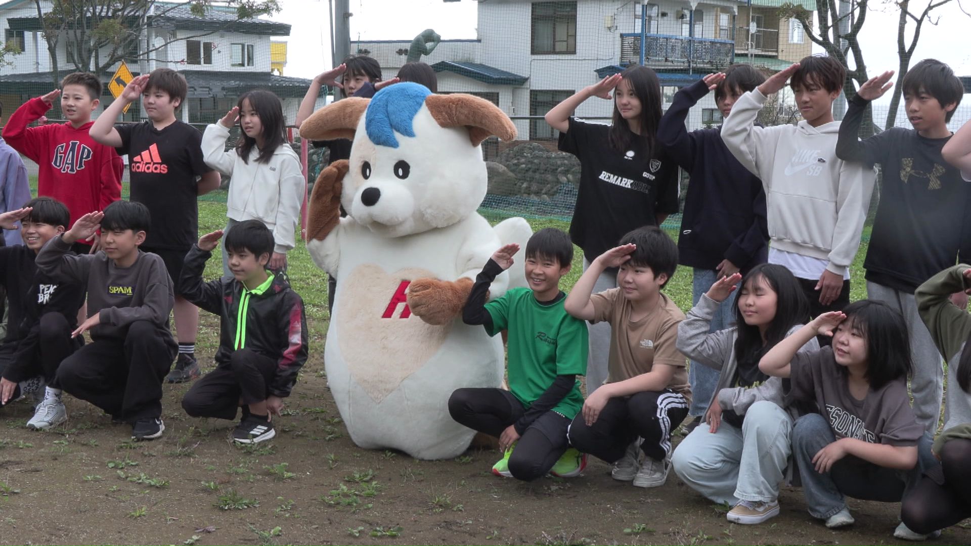 「悲惨な交通事故を減らしたい」小学校2校の児童約150人が“交通安全呼びかけ動画”を制作―きっかけは7月の死亡交通事故…10月中旬から道の駅のデジタルサイネージなどで配信〈北海道羅臼町〉