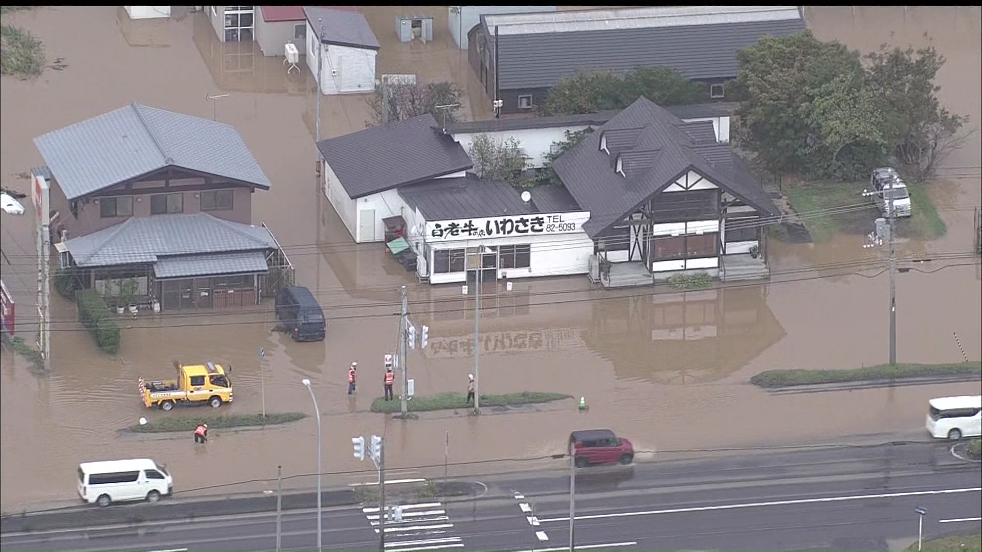冠水などの影響で国道や線路に影響も