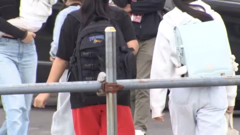 近くの小学校では、連日見守り登校