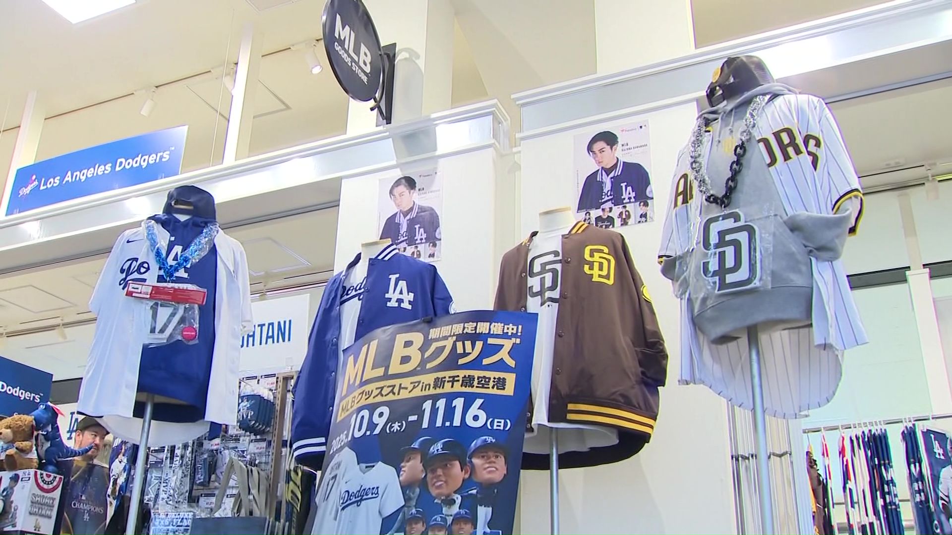 初日から多くの人が訪れた