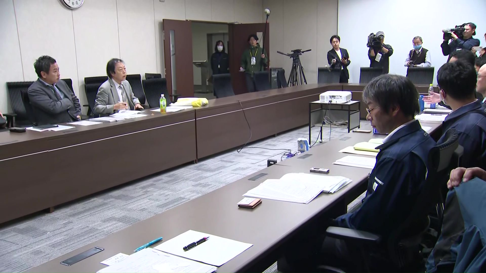 釧路市役所で日本エコロジーの松井社長と市の関係者が協議