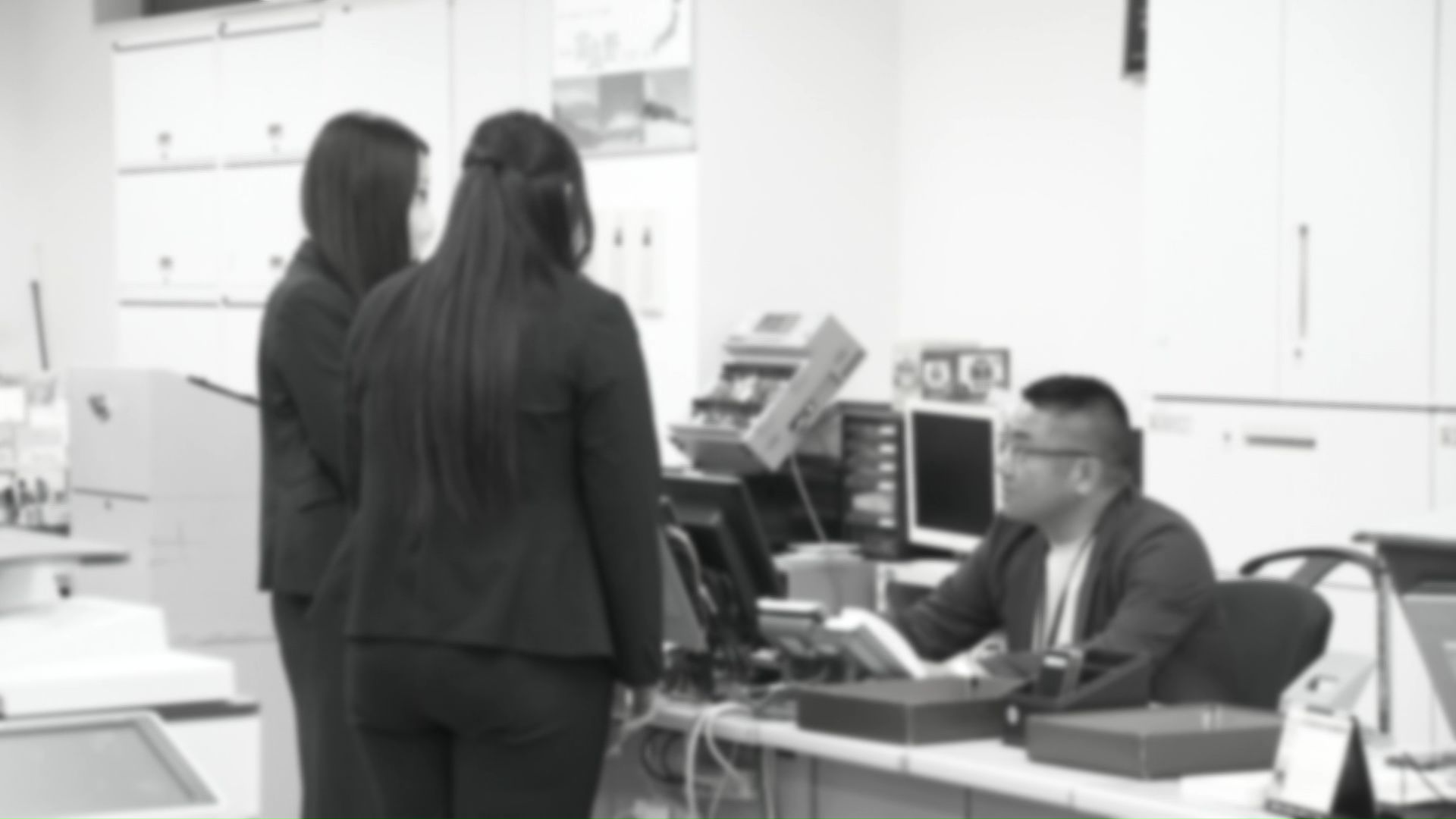 副支店長が警察に通報