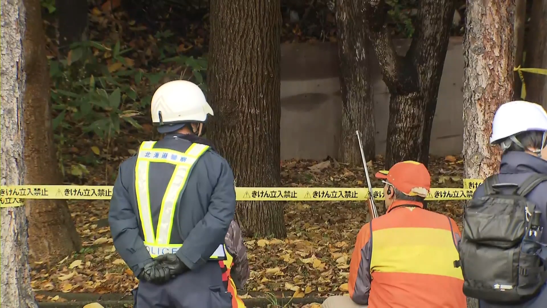 現場に出動したハンターや警察