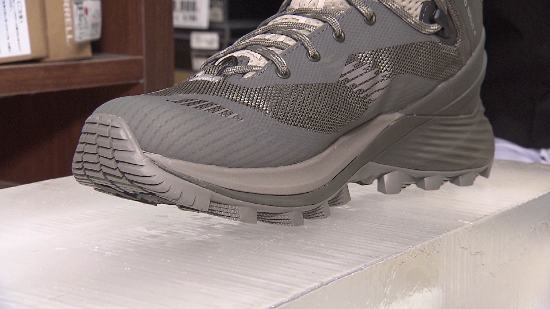 氷の上で履いて体験