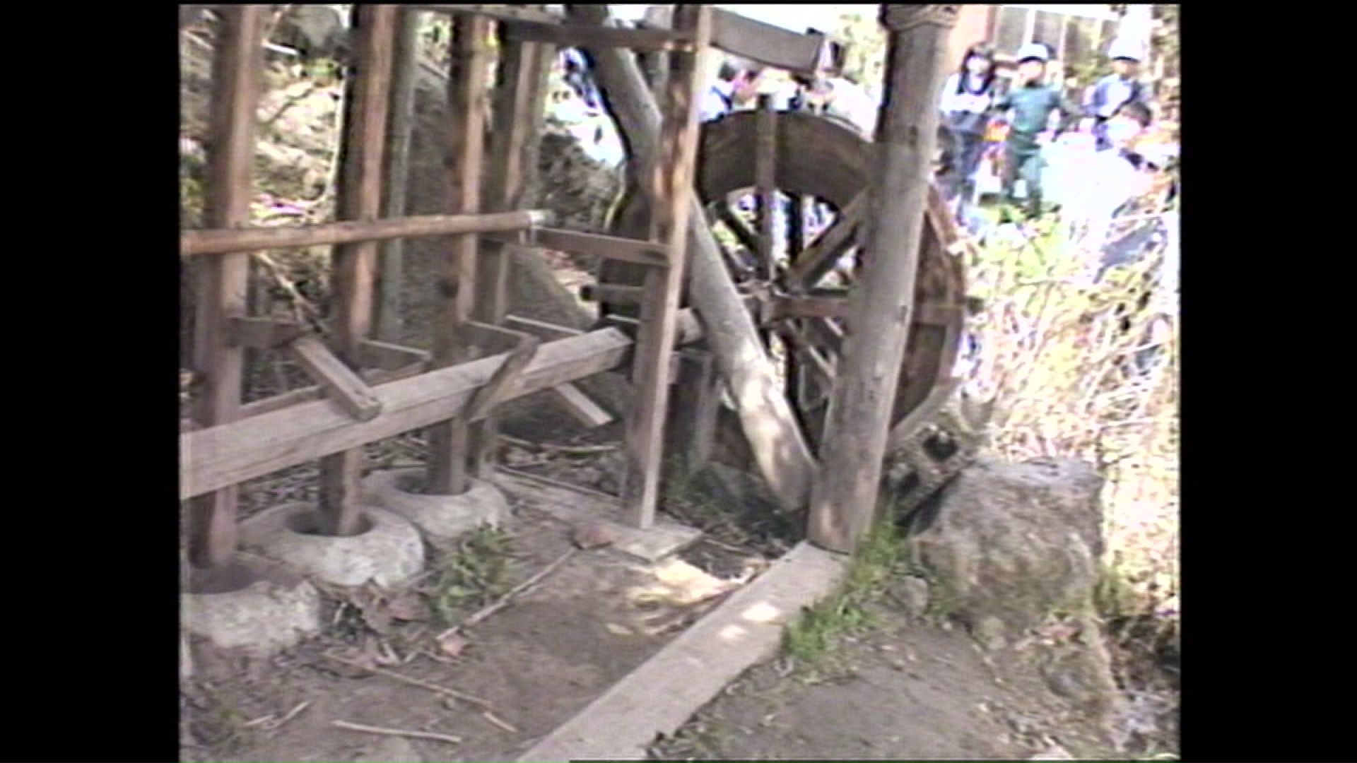 旭小学校に復元された水車小屋(1982年)