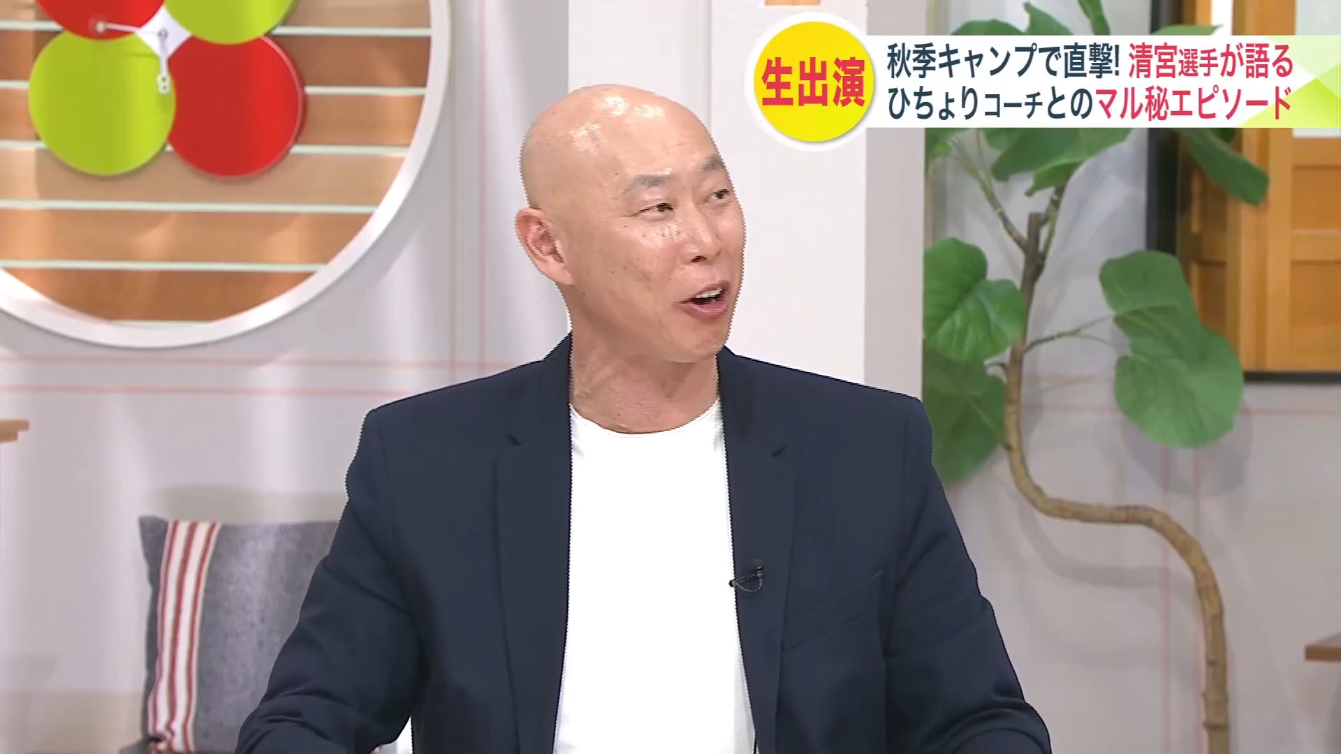 選手たちからのエピソードに答える森本コーチ