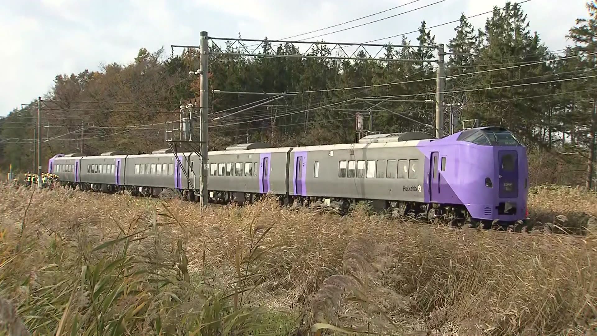 札幌発稚内行き特急宗谷（北海道岩見沢市 午前11時ごろ）