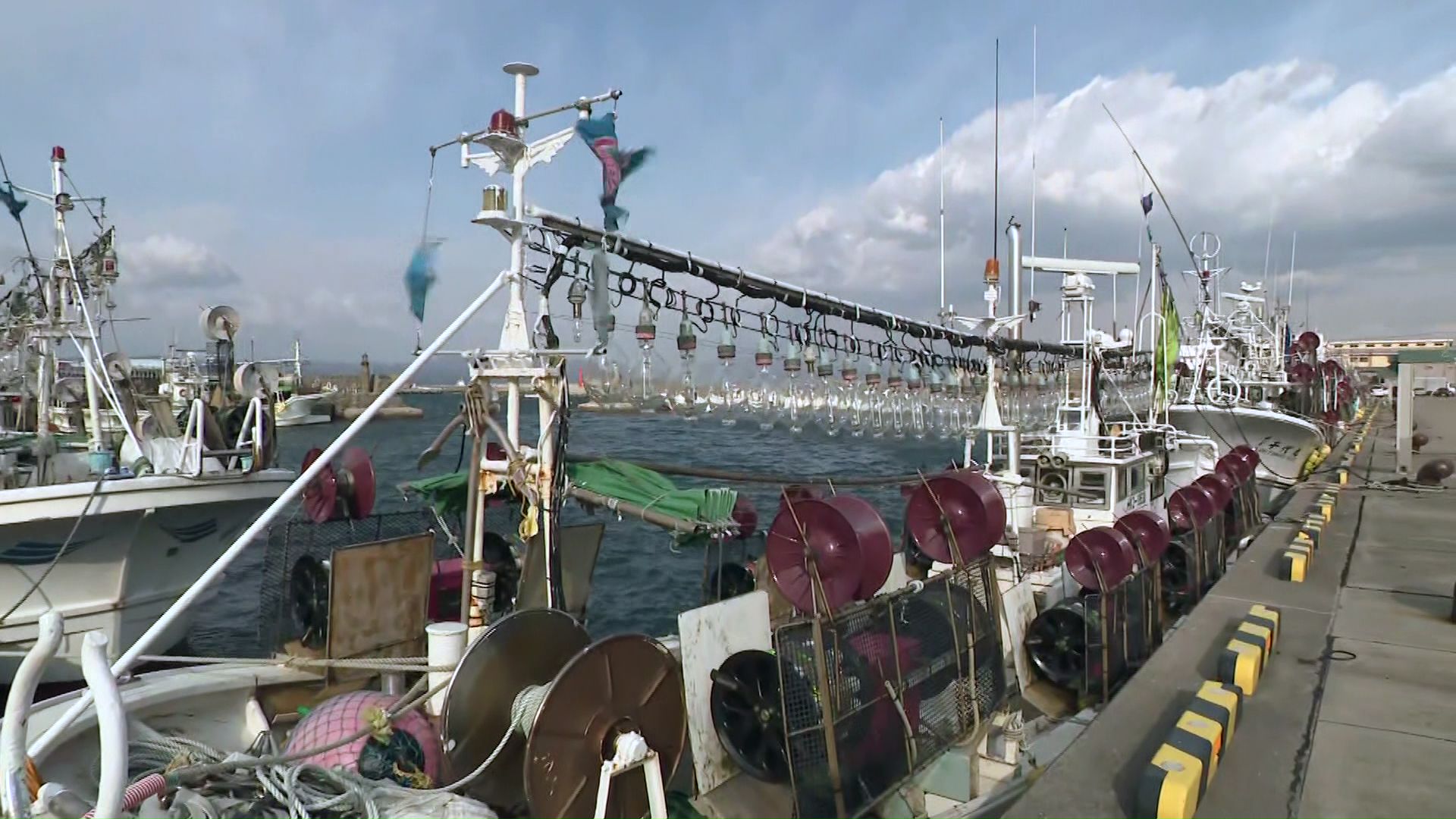 小型イカ釣り漁船