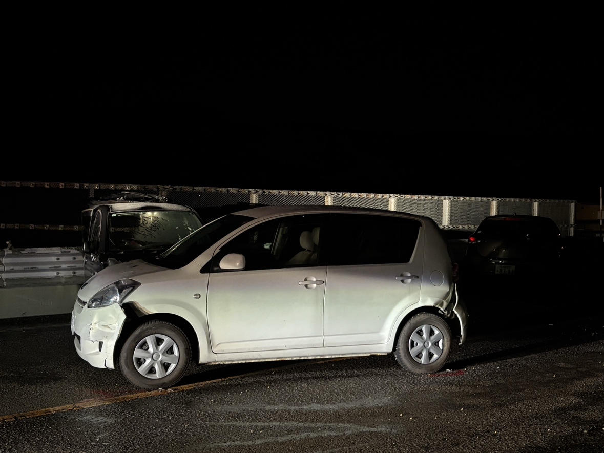 車6台が絡む事故が起きた現場