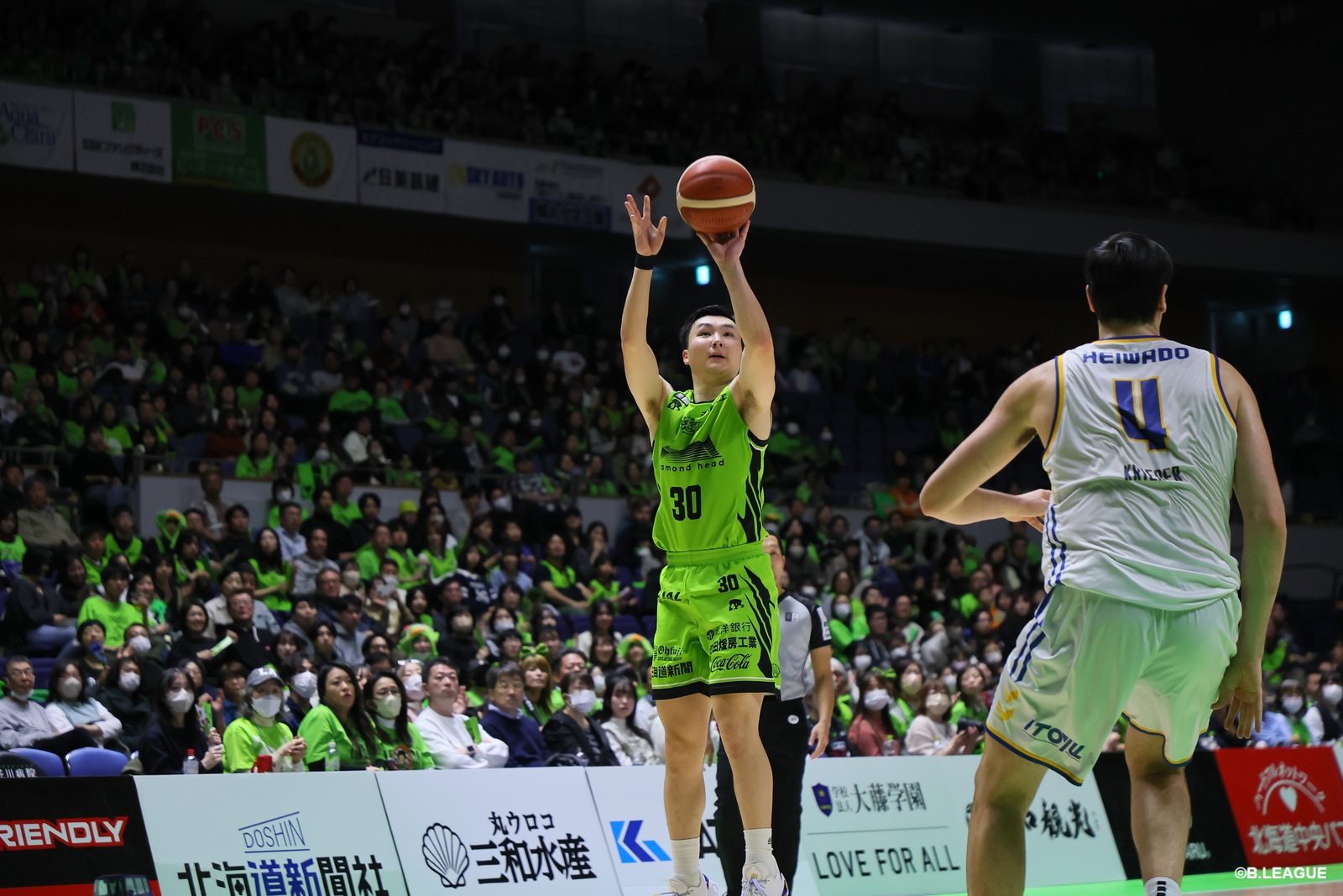 シュートを放つ富永啓生選手 提供 レバンガ北海道