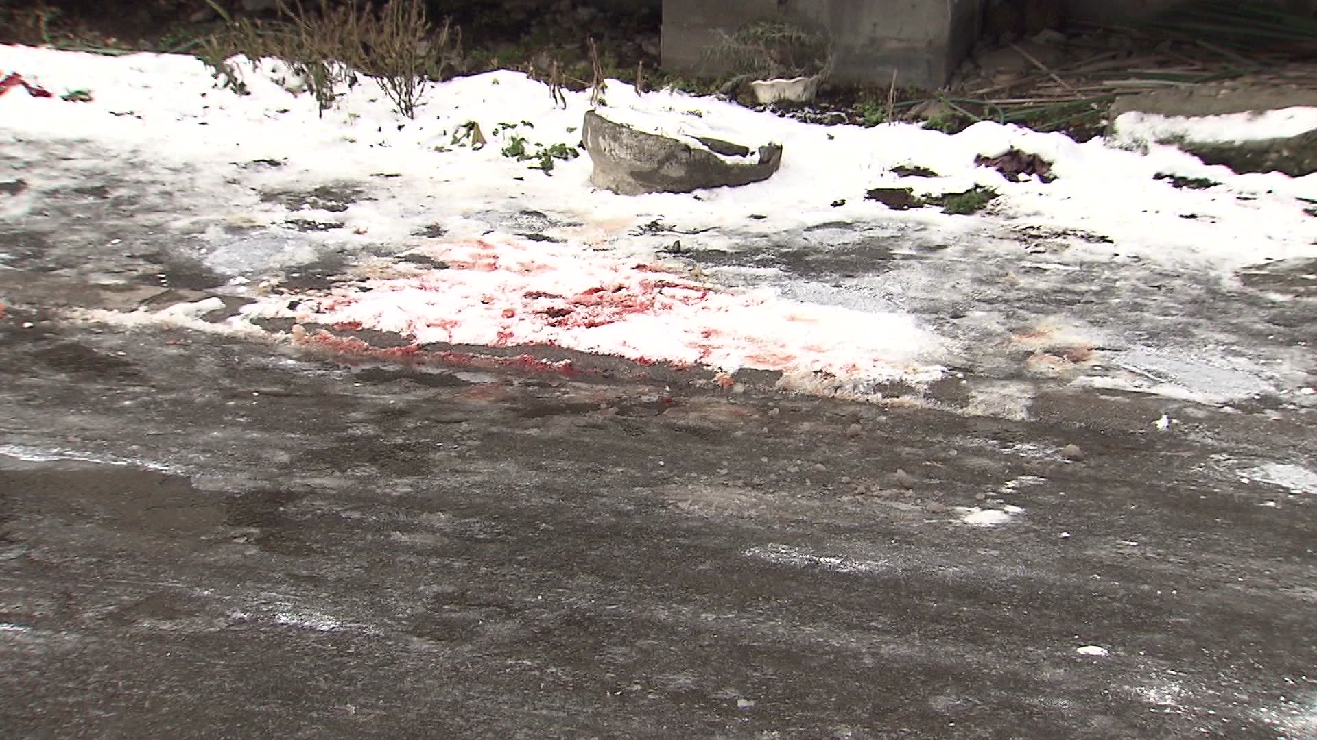現場には広範囲に血痕が