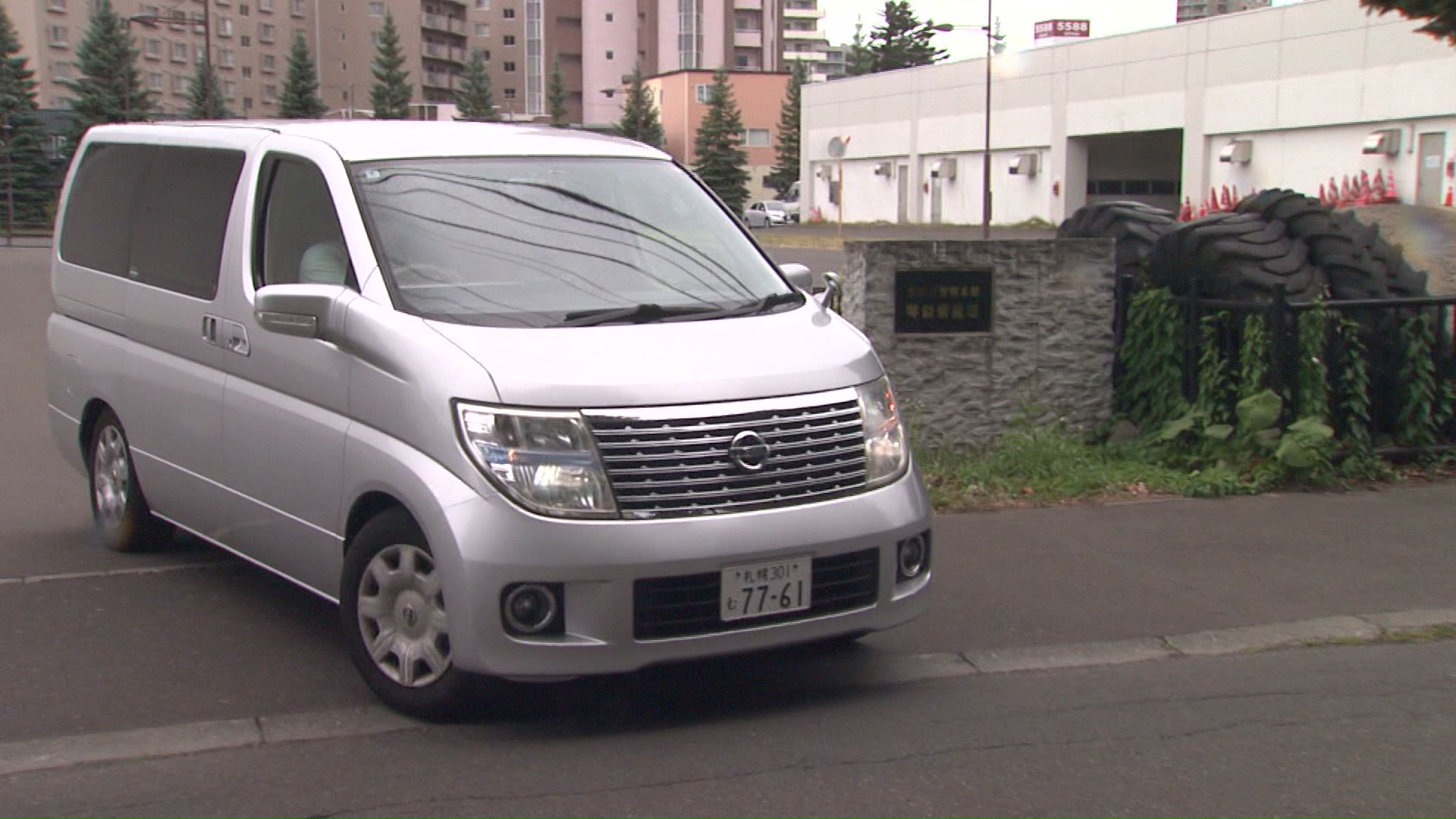 送検される板谷暁警部補