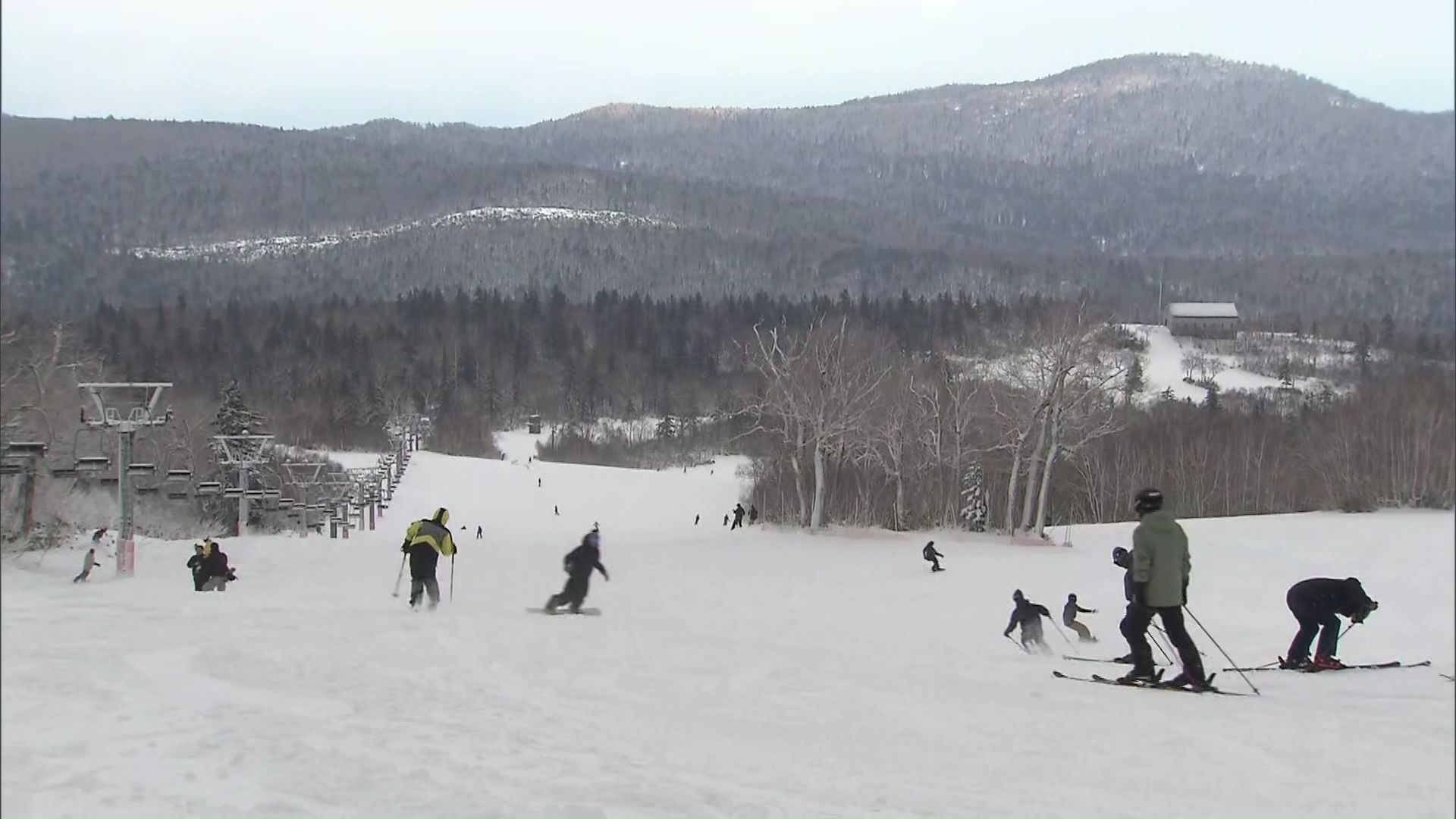 早くもスキーヤーでにぎわう
