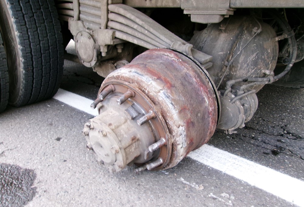 タイヤは2日前に交換したばかりだった…(提供:道警)