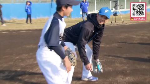 谷口雄也さんから指導を受ける野球少年
