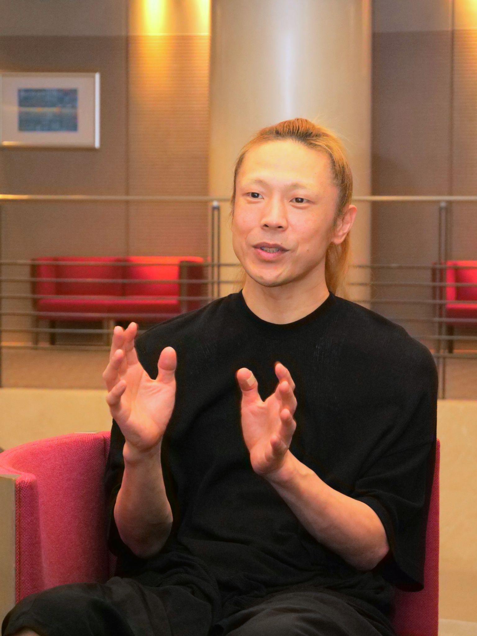 作品の見どころを語る森山さん(C)あきた芸術劇場ミルハス