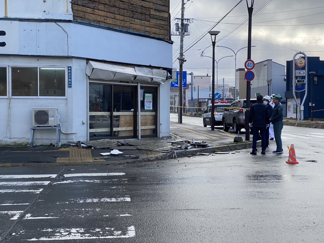 外壁が落下した現場（北海道留萌市）