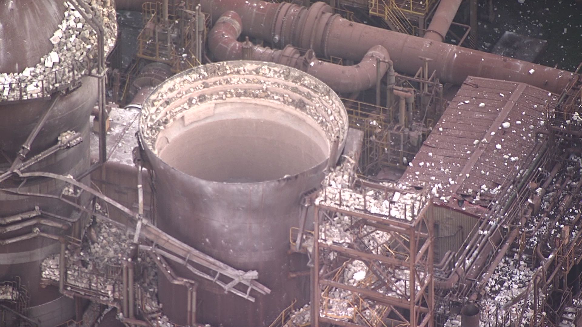 熱風炉は爆発により崩落