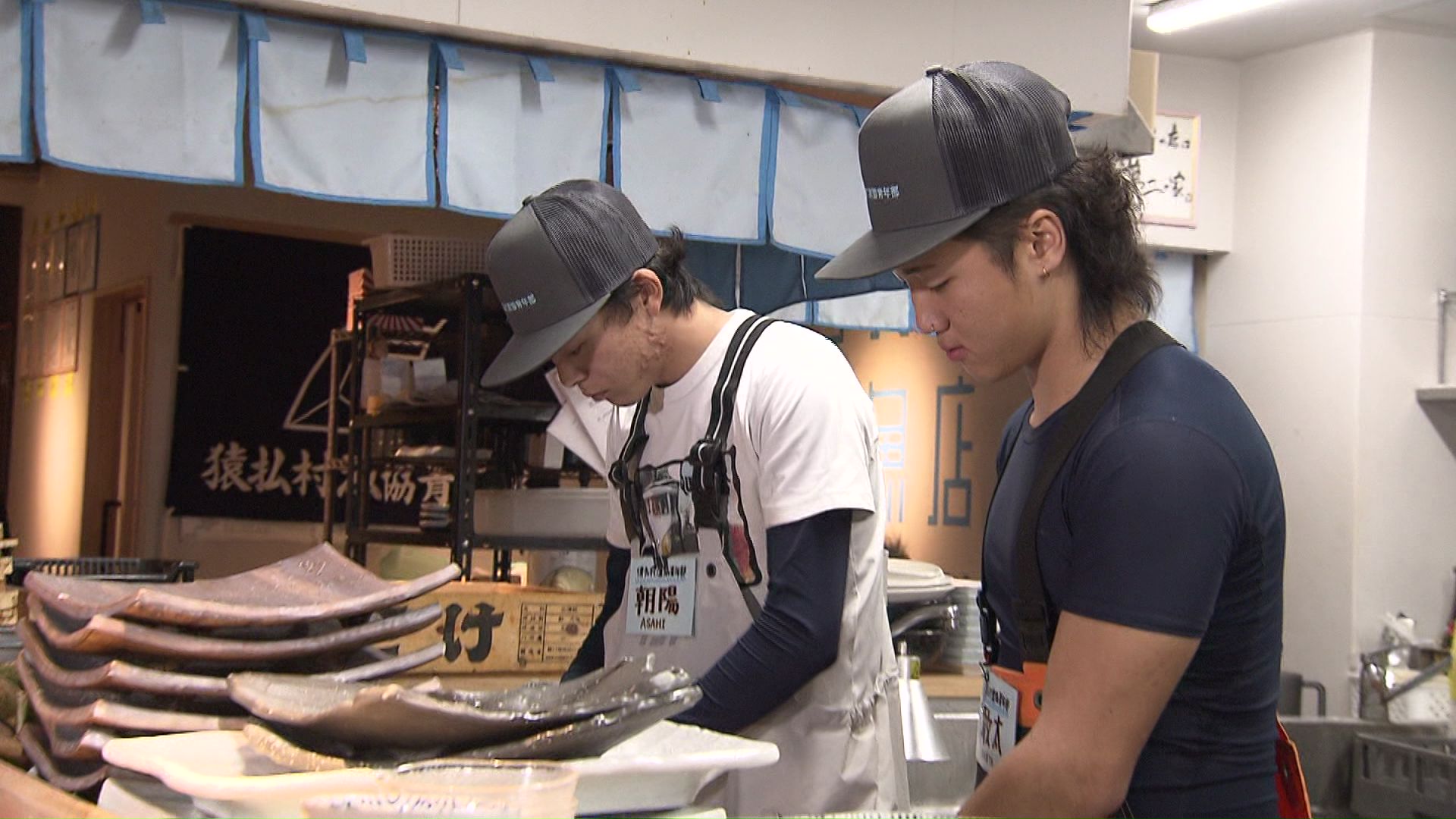 猿払村の若手漁師が自慢のホタテを札幌市内の鮮魚店で直接提供