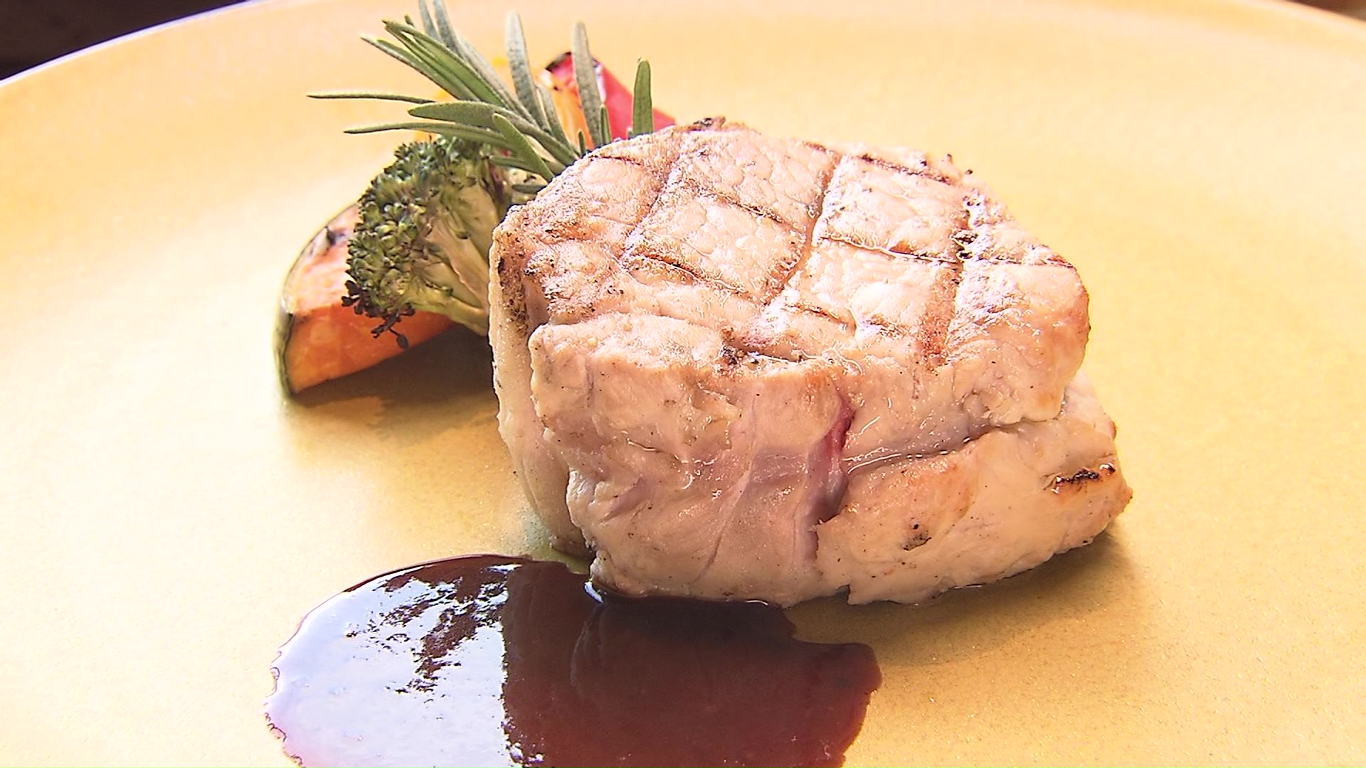 「真狩産ハーブ豚ロースのグリル グリル野菜添え」